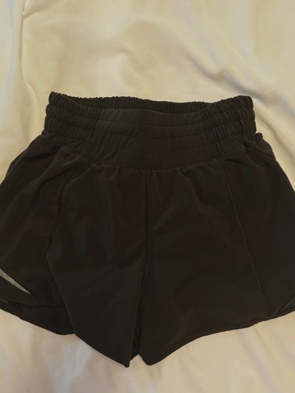 Lululemon high rise hotty hots shorts